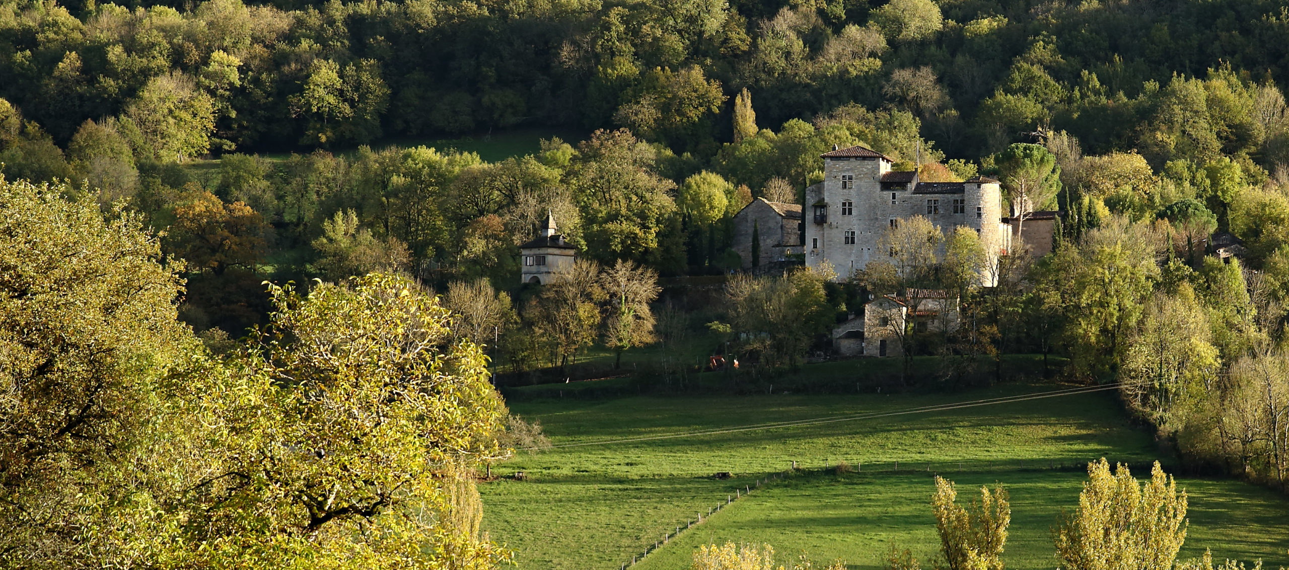 sites culturels patrimoine villages pittoresques médiéval Abbaye de Beaulieu Grotte du bosc moulin amateurs d'aventures