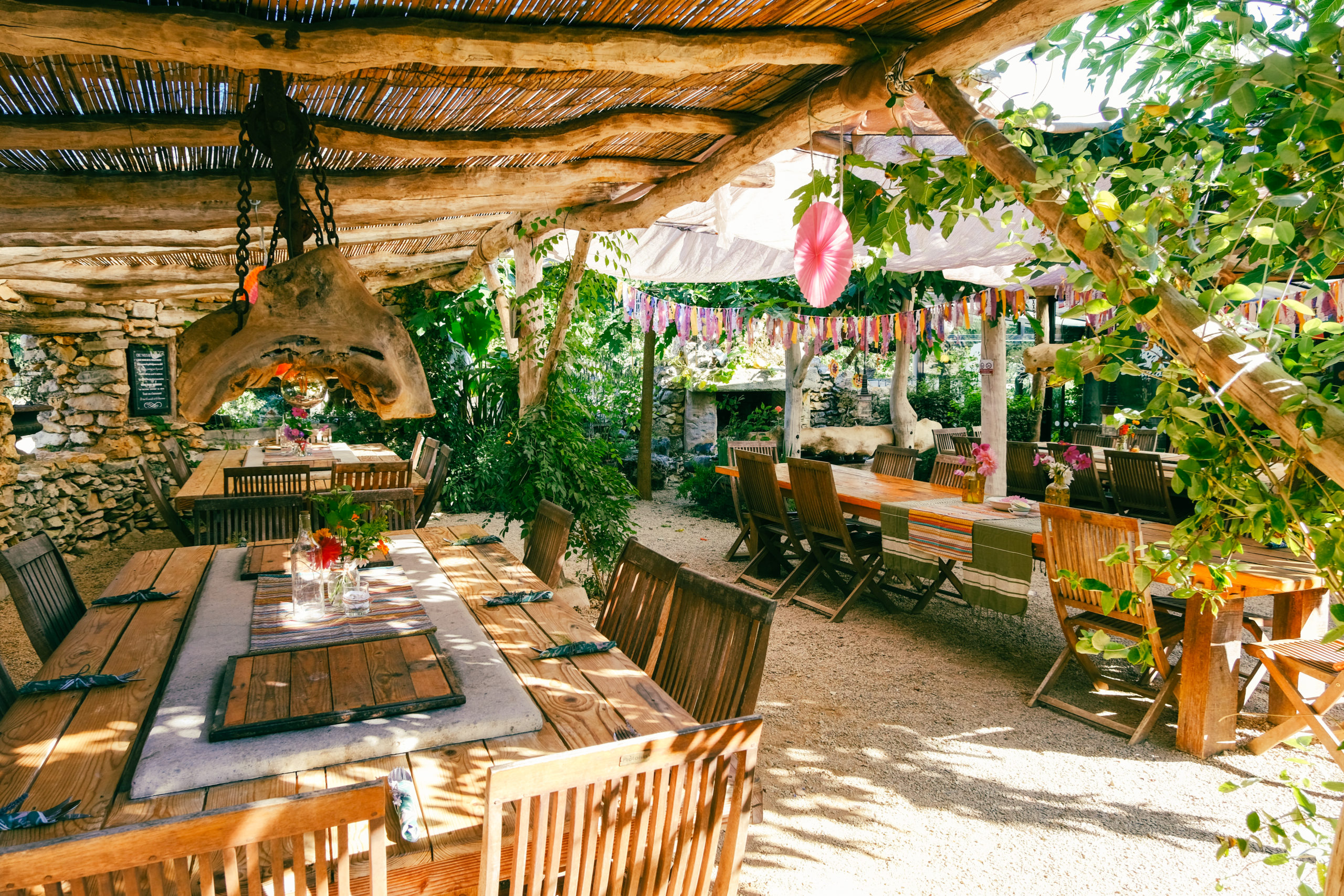 les restaurants guinguette à Cazals, ou sur la plage à Saint Antonin, cuisine traditionnelle, gastronomique ou de terroir, fermes auberges, déguster les spécialités